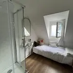 Petites Chambres Renovees 2024 Paris 17E